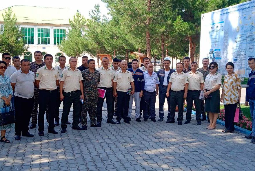 As part of advanced training and reinforcement of practical skills, students-ecologists of the Ferghana region visited “Fergana Oil Refinery Plant LLC”.